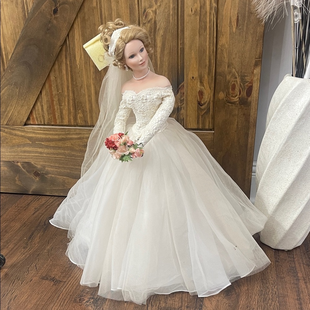 Collectible Porcelain Spring Promise Bride Doll with Lace Dress. 1997 used - Picture 7 of 16